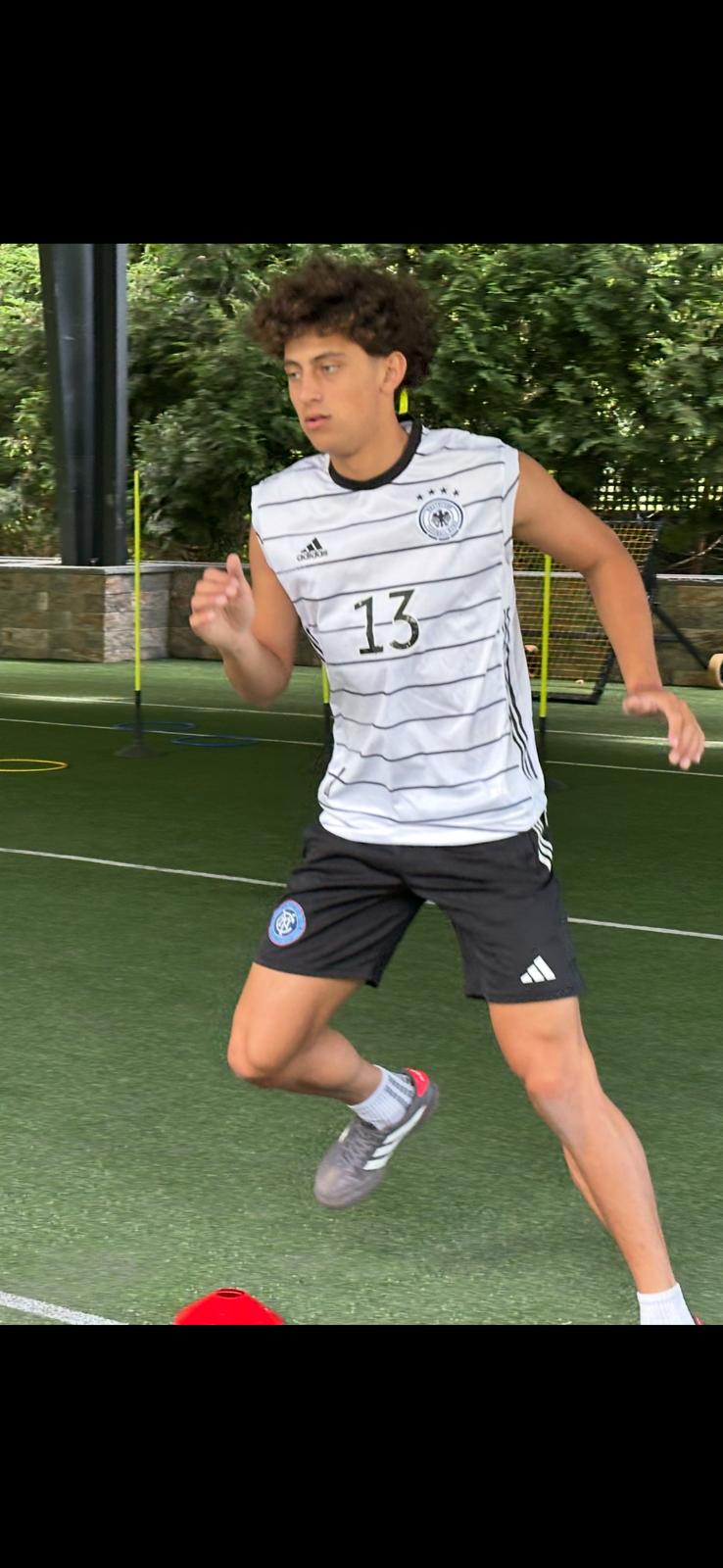 Zidane Yañez working through an individual movement exercise
